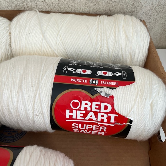 Red Heart Bundle Super Saver Yarn in White 5 skeins - Picture 5 of 7